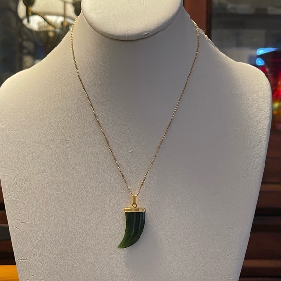 High quality natural spinach green nephrite jade pendant and gold tone chain - Picture 4 of 7